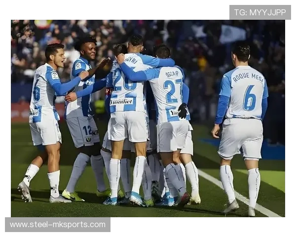 奥萨苏纳防线稳固展现战术韧性，新赛季防守体系成球队基石