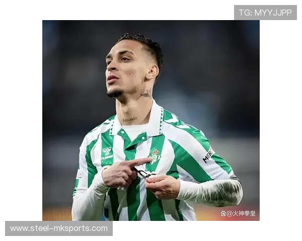 安东尼凭借速度优势突破防守，引领球队逆转取胜